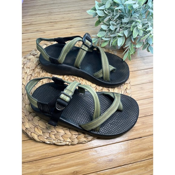 Chaco Other - Chaco Yampa~Toe Loop Strappy Outdoor Water Sandals~mens 8 olive green *FLAW*